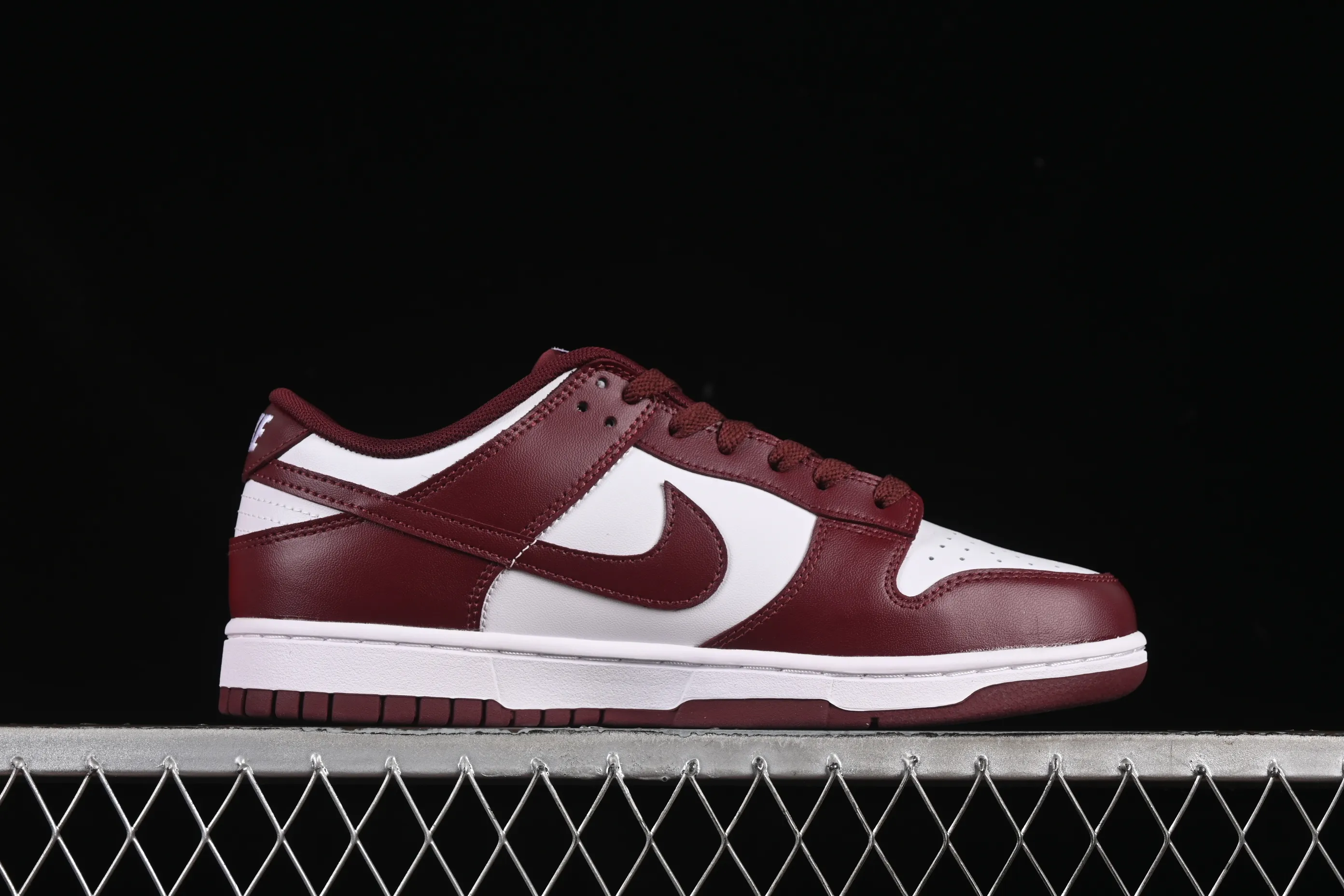 All categories Nk SB Dunk series Nk SB Dunk Low low-top sneakers Nike SB Dunk Low burgundy low-top casual sneakers DV0833-115